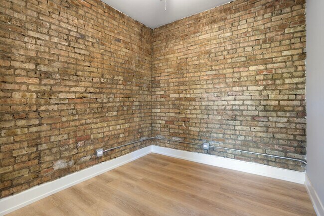 Building Photo - 1552 W Juneway Terrace