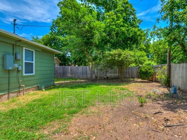 Building Photo - 2132 Andover Ct