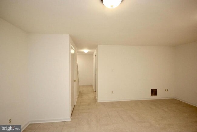 Building Photo - 14405 Black Horse Ct