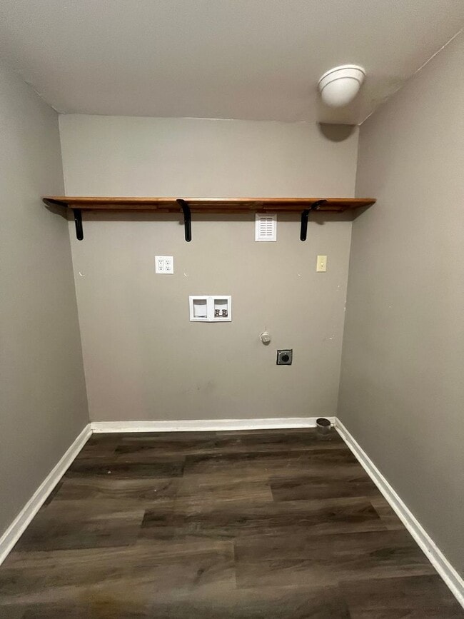 Building Photo - 4-Bedroom 1 1/2-Bath home in Junction City