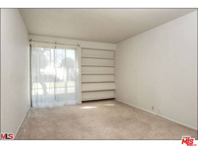 Building Photo - 318 N Maple Dr