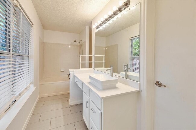 Building Photo - 908 Dogwood Trail