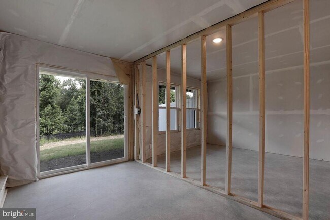 Building Photo - 5041 Bigleaf Rd
