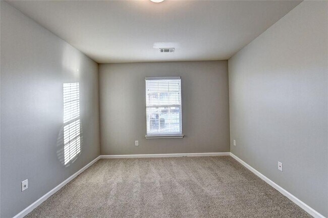 Building Photo - 3070 Centerglen Ln