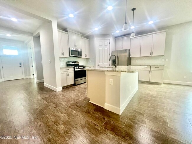 Building Photo - 242 Orchard Ln