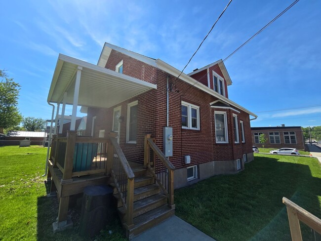 Building Photo - Charming 4BR/2.5BA Home in Historic Washington, MO - Walk to the Riverfront!