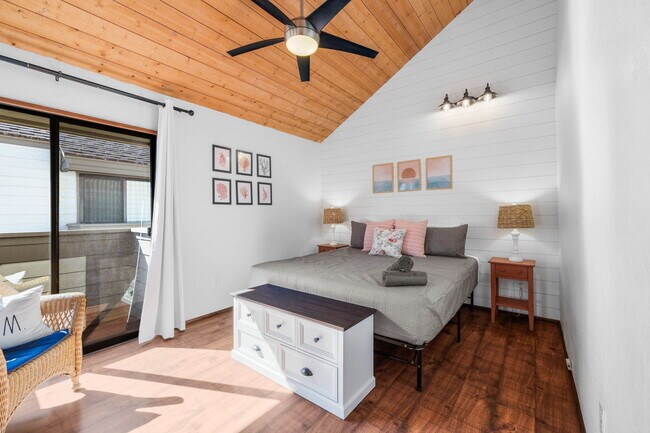 Building Photo - 733 Seacoast Dr