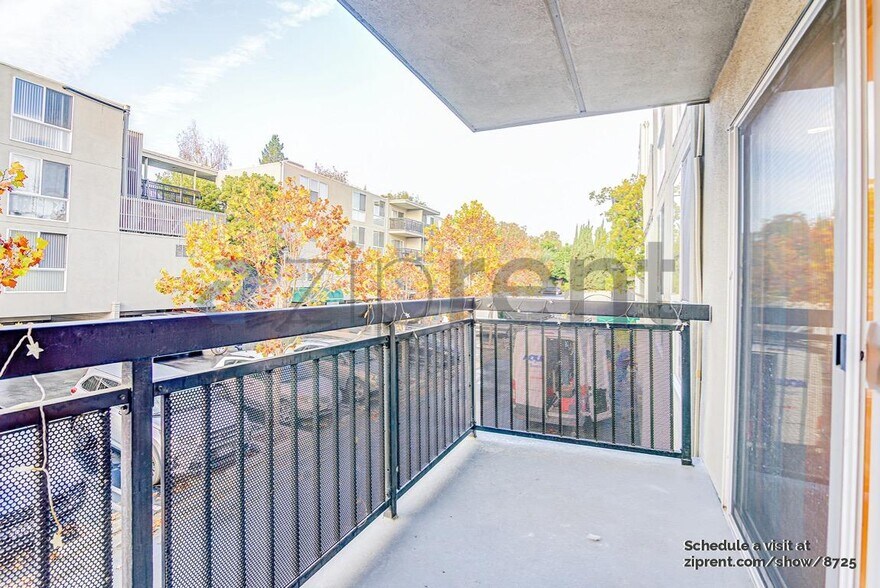Building Photo - Unit 112