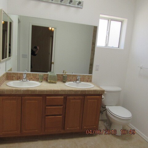 Building Photo - 3 Bedroom 2 Bath 3 Car Garage