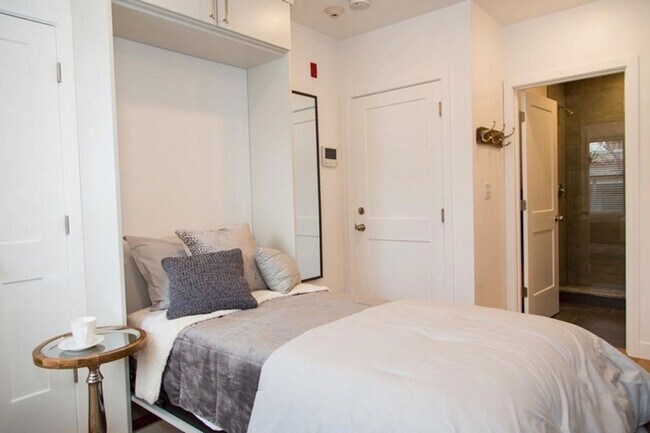 Building Photo - CHELSEA/BOSTON LUXURY STUDIO, FULLY FURNISHED, STEPS TO "T" AND COMMUTER RAIL!
