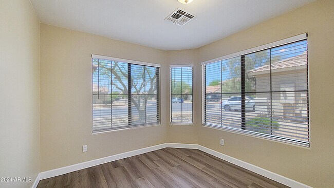 Building Photo - 3933 N 125th Dr