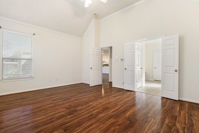 Building Photo - 24915 Pikecrest Dr