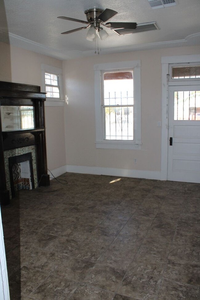 Building Photo - 3114 E Missouri Ave