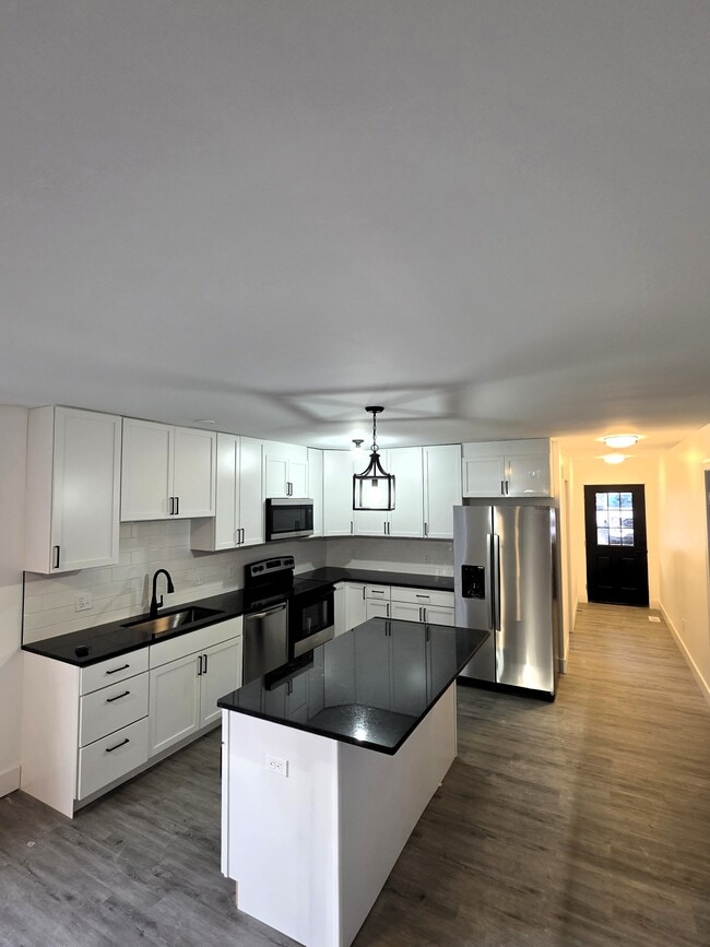 Building Photo - 12 New Sugar Creek Rd