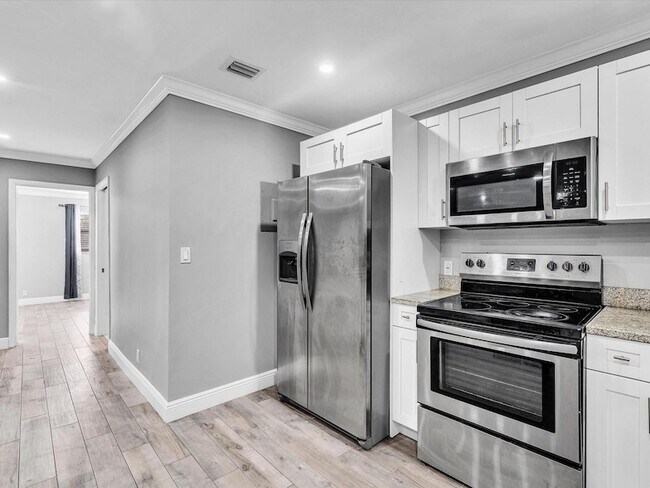 Building Photo - 3880 NW 79th Ave