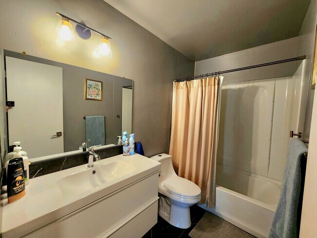 Building Photo - 6780 Friars Rd