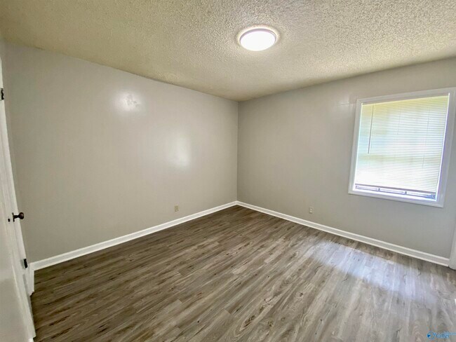 Building Photo - 14003 SW Wyandotte Dr