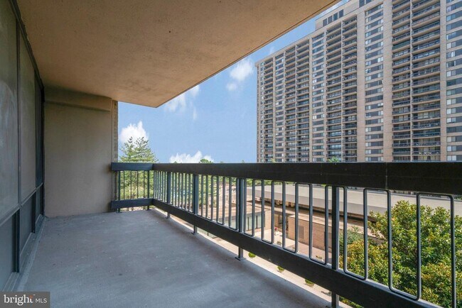 Building Photo - 3701 S George Mason Dr