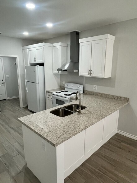 Building Photo - 1810 Atrium Pl Dr