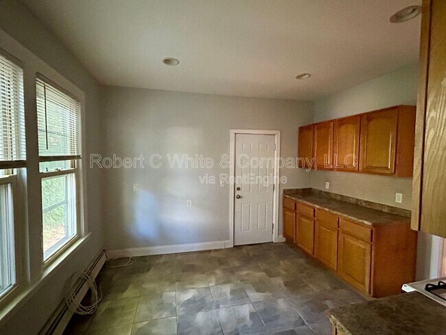 Building Photo - 51 Mead St