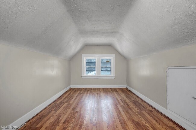 Building Photo - 960 Whittier Ave