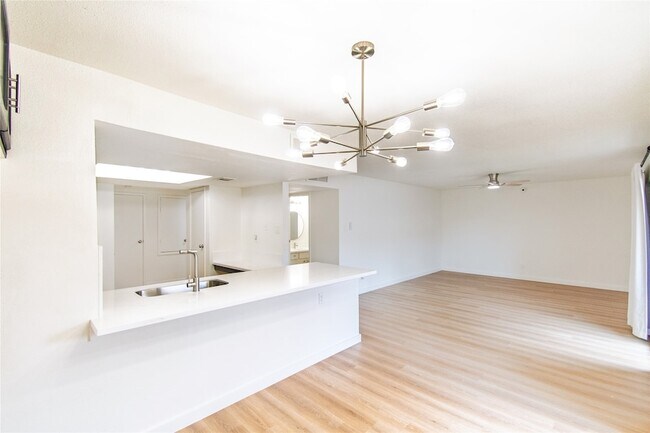 Building Photo - 14555 Wunderlich Dr