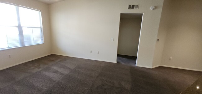 Building Photo - Fantastic 2Bed/2Bath Condo in Southwest Area