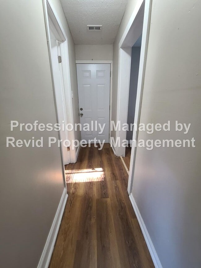 Building Photo - 1419 Depass Rd