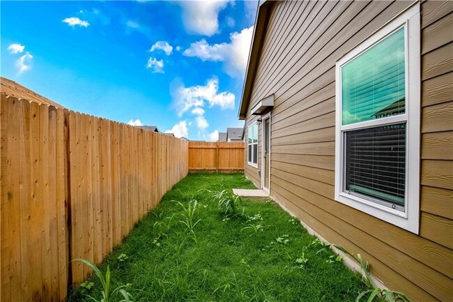 Building Photo - 328 Mica Trl