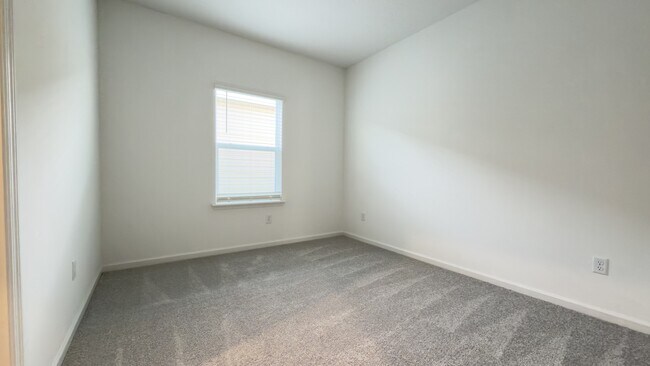 Building Photo - 9230 Country House Dr