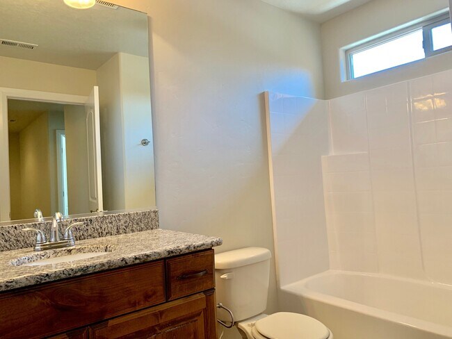 Building Photo - 3-BR/2-BA Townhome in Santa Clara