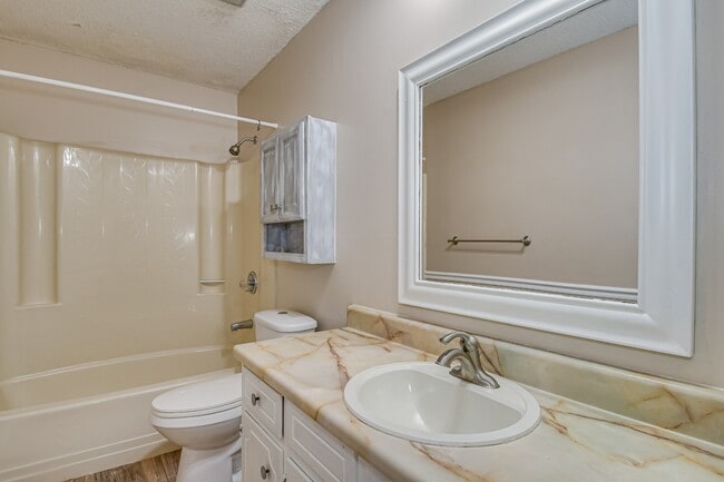 Building Photo - 4410 Goshen Lake Dr S