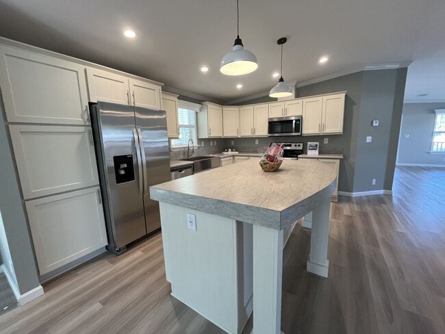 Building Photo - 146 Lakeview Dr