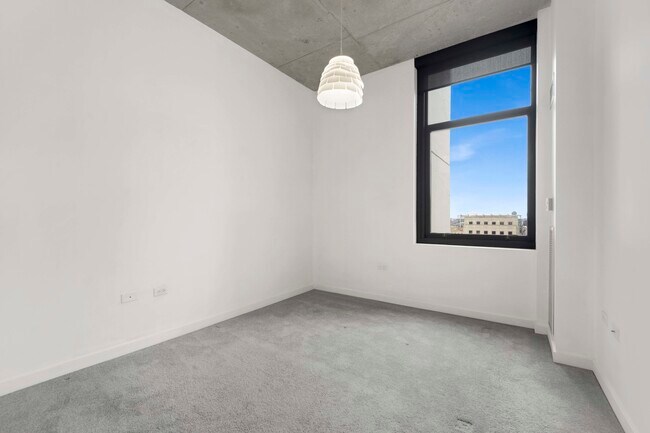 Building Photo - 235 W Van Buren St