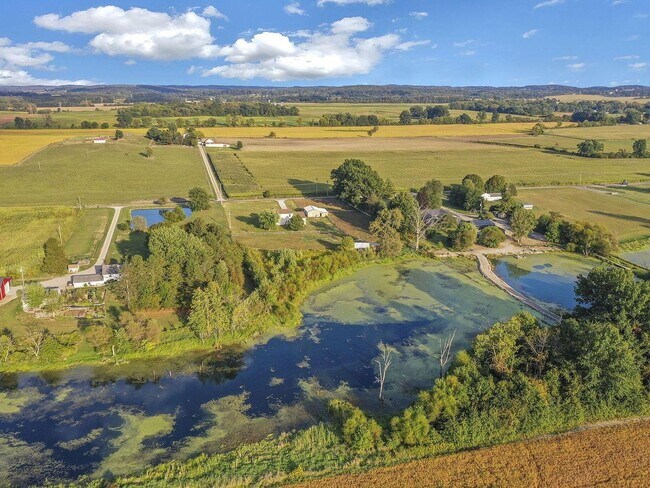 Building Photo - Your country retreat awaits!