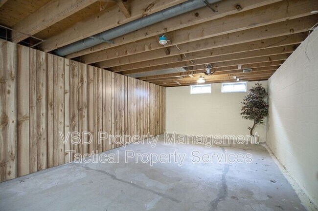 Building Photo - 6188 Cabrini Ln