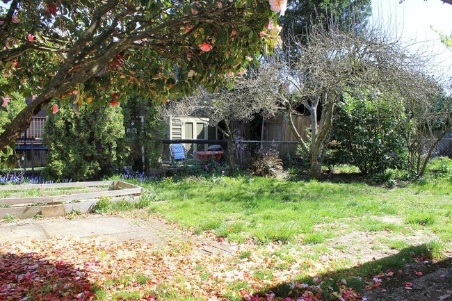 Building Photo - 3006 NE 66th Ave