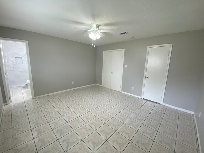 Building Photo - 12730 Labelle Ln