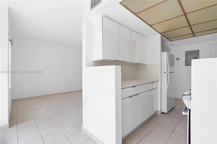 Building Photo - 9390 W Flagler St
