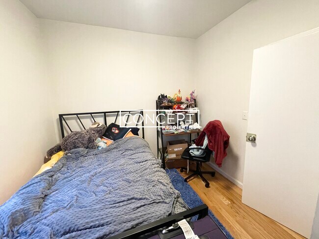 Building Photo - 8 Bickford Ave