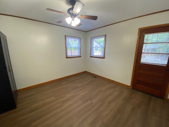 Building Photo - 3 Bedroom/1 Bathroom Home in Midtown Jones...