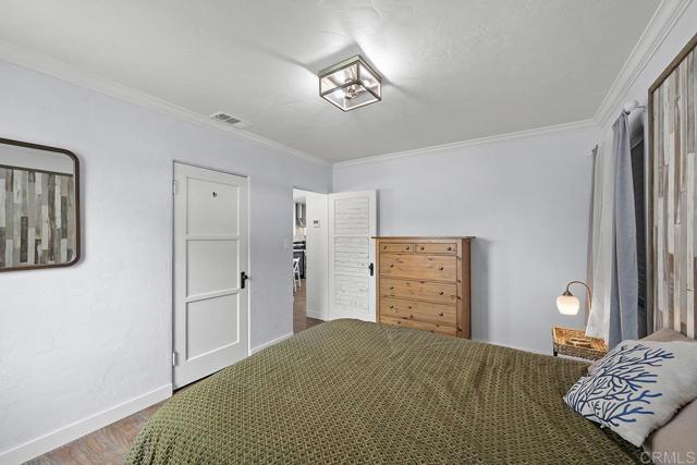 Building Photo - 586 Del Mar Ave