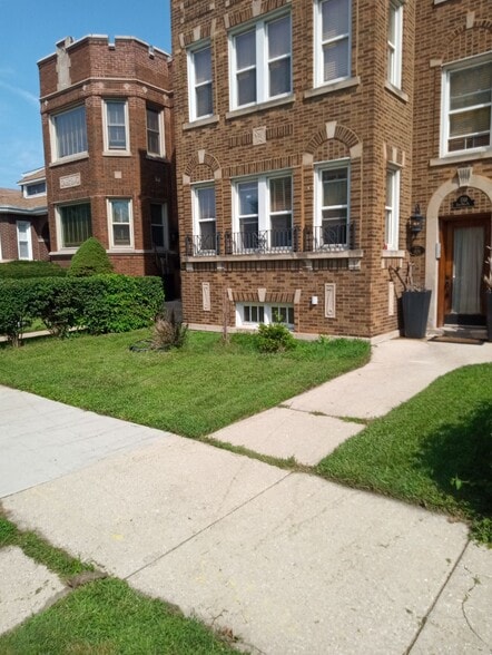 Building Photo - 1748 E 84th Pl