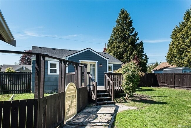 Building Photo - Puyallup Cottage