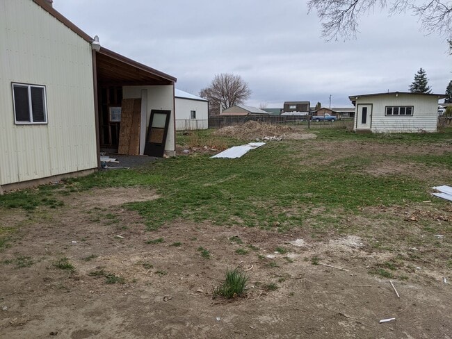 Building Photo - Beautifully updated 3 bedroom Orchards house