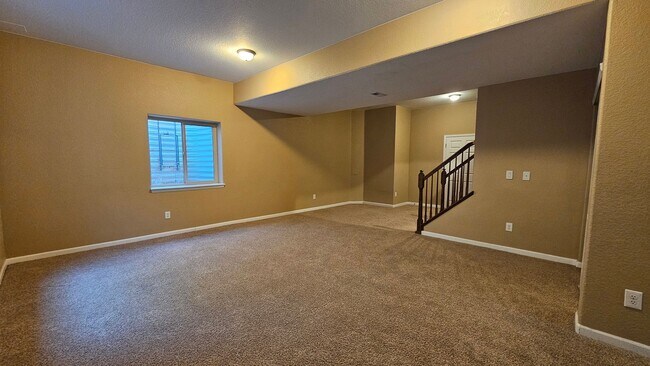 Building Photo - SPACIOUS HOME WITH FINISHED BASEMENT IN NORTH RANGE VILLAGE!