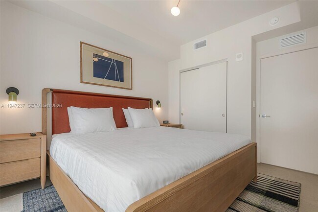 Building Photo - 11 NE 6th St