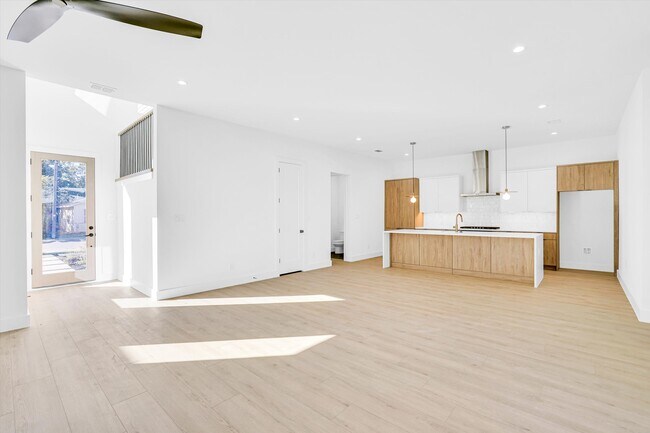 Building Photo - 1707 Nomas St