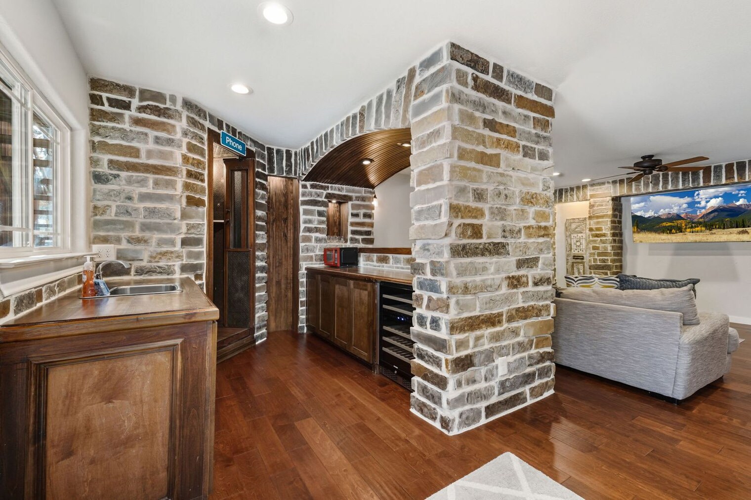 Building Photo - 1906 Almand Dr