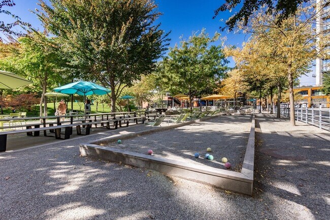 Building Photo - 10 Museum Way